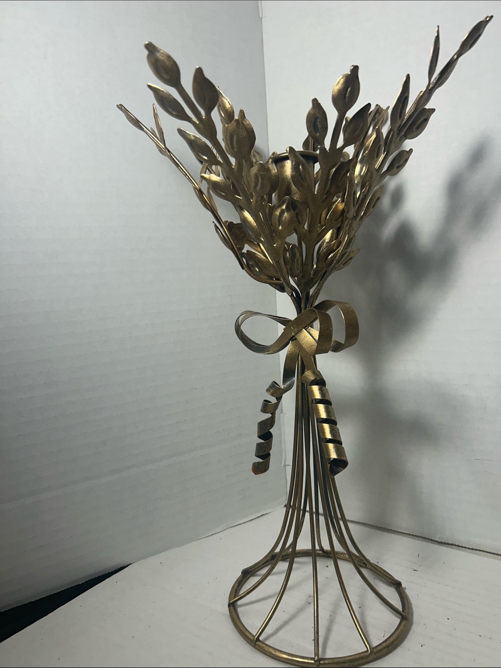 Metal Bouquet Table candle holder  in Metallic Gold